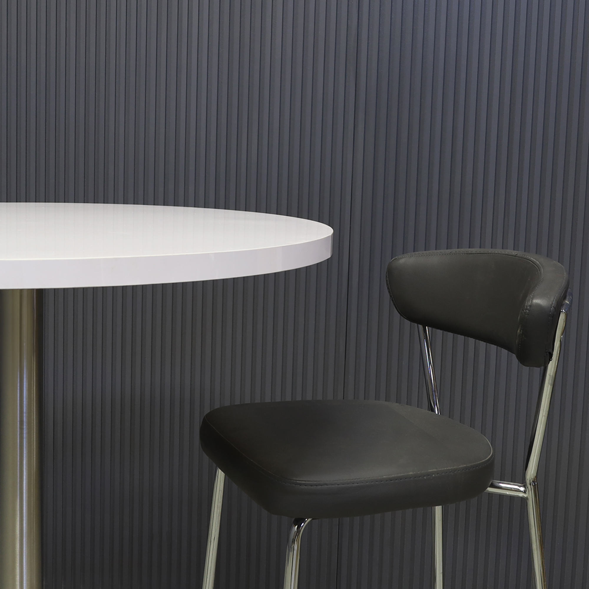 California Round Laminate Bar Table
