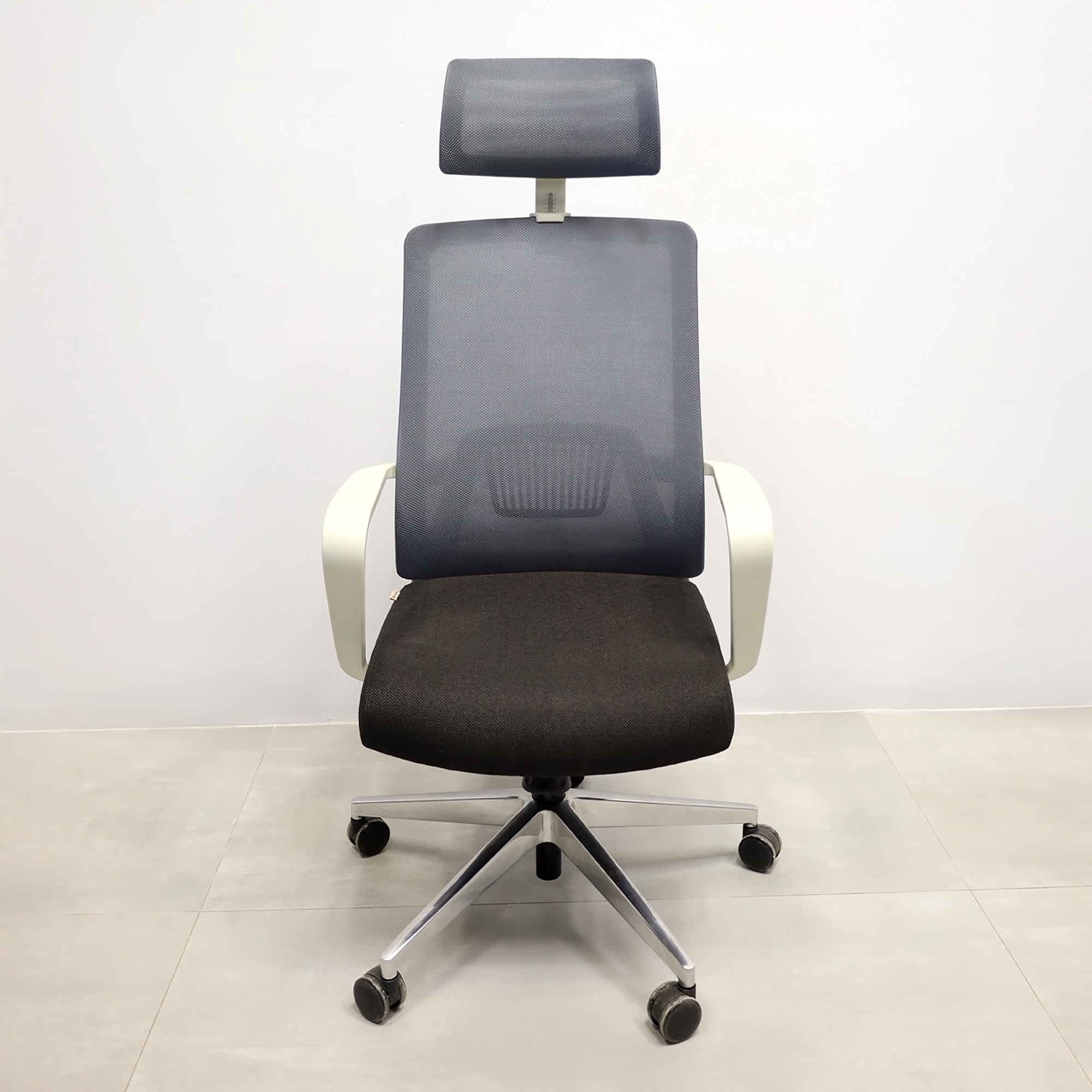 Terra Office Chair with Fixed Arms and Headrest
